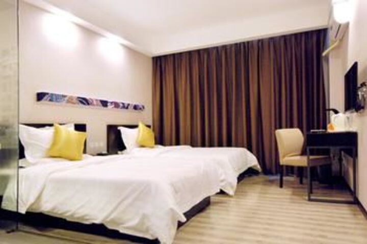 Room 6 of 11