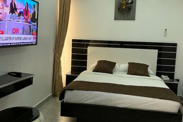 Room 4 of 15