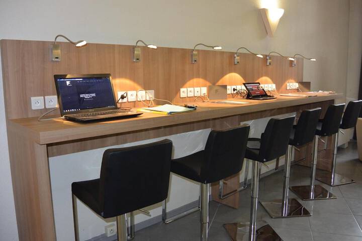 Business Center 68 of 77