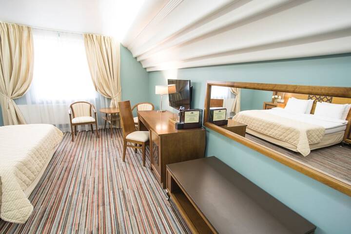 Room 7 of 48