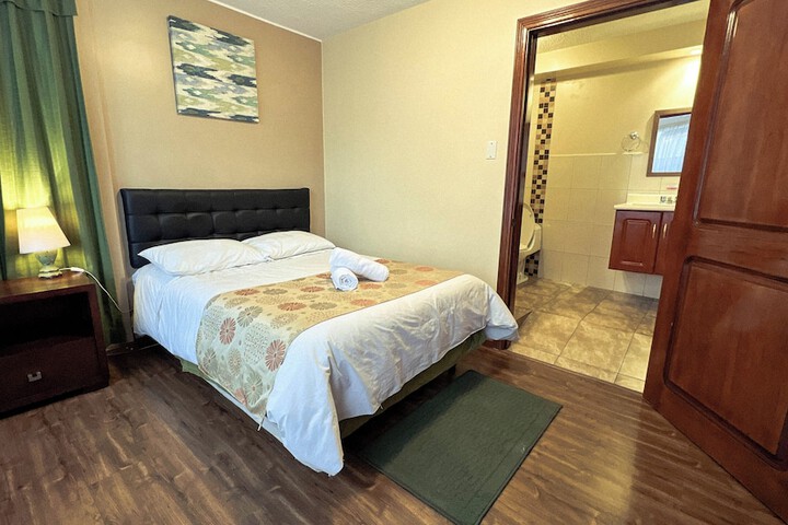 Room 8 of 28