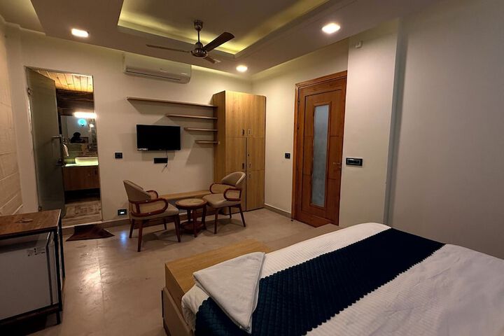 Room 49 of 95