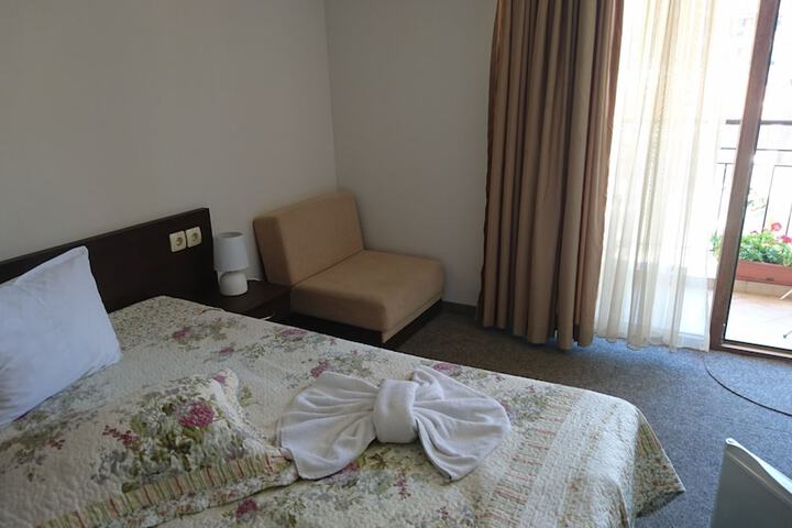 Room 12 of 48