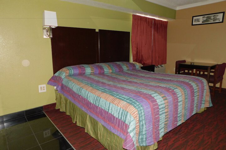 Room 12 of 33