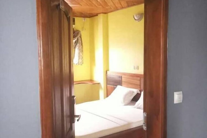 Room 7 of 9