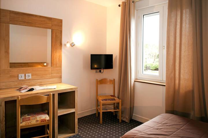 Room 12 of 38