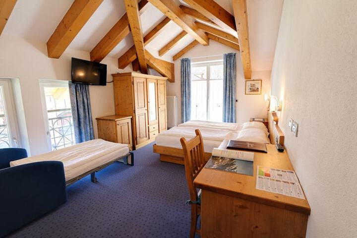Room 9 of 30