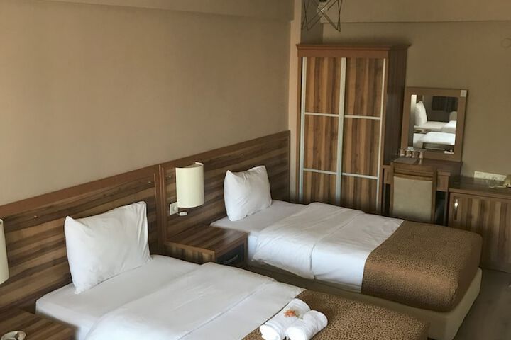 Room 5 of 50