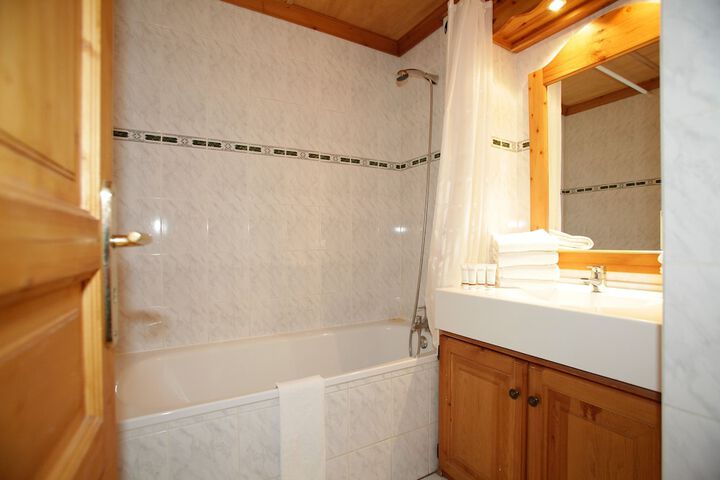 Room 10 of 20