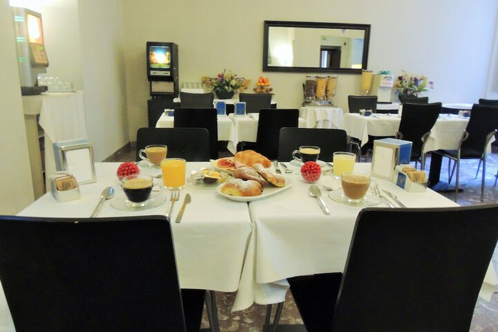 Breakfast/Coffee Service 17 of 23