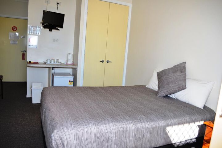 Room 11 of 30