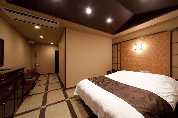 Room 7 of 28