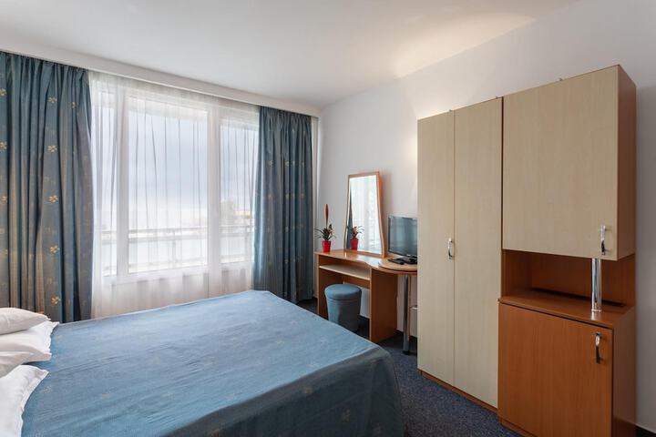 Room 20 of 42