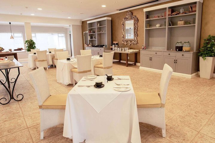 Dining 250 of 517