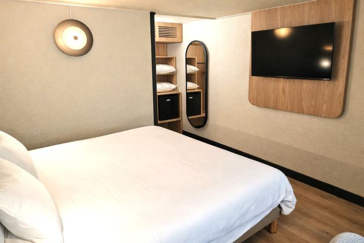 Room 9 of 49