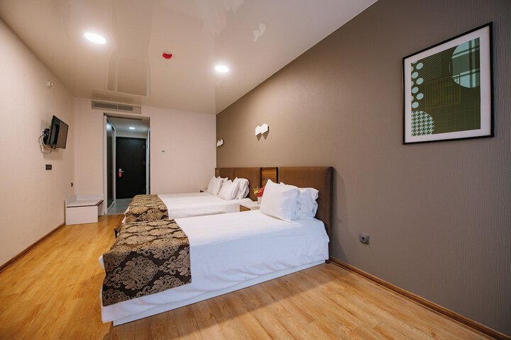 Room 4 of 61