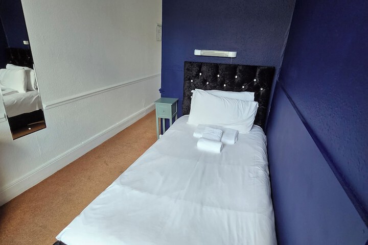 Room 37 of 74