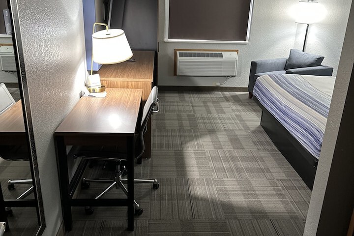 1 King Bed (10 of 13)