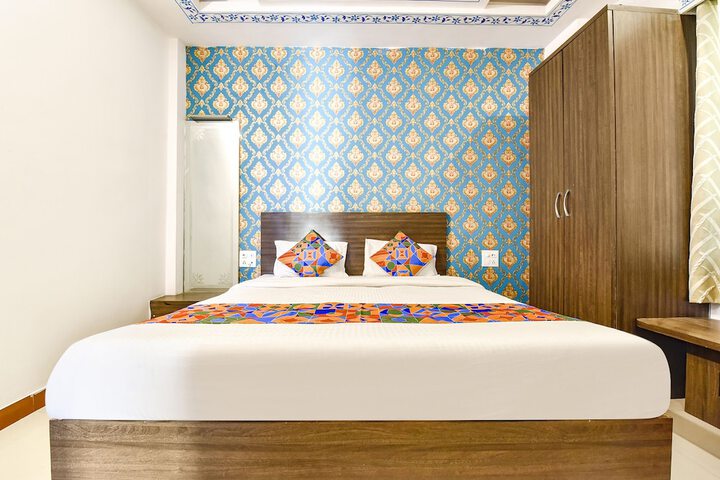 Room 15 of 32