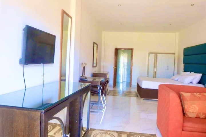 Room 4 of 14