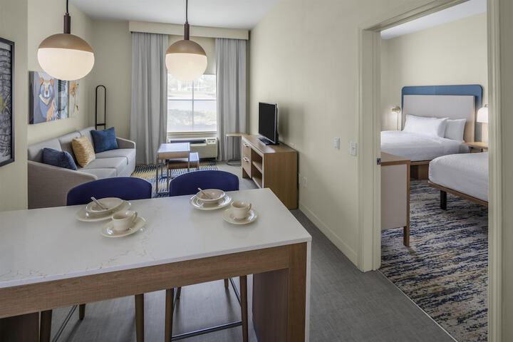 Room 53 of 100