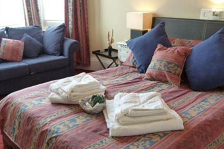 Room 4 of 17