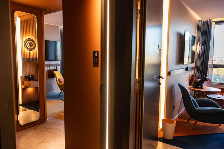 Room 45 of 168
