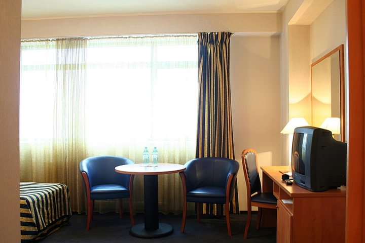 Room 2 of 4