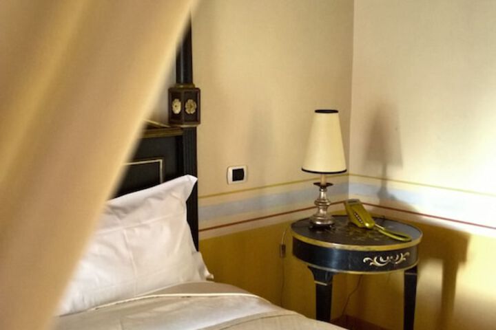Room 8 of 89