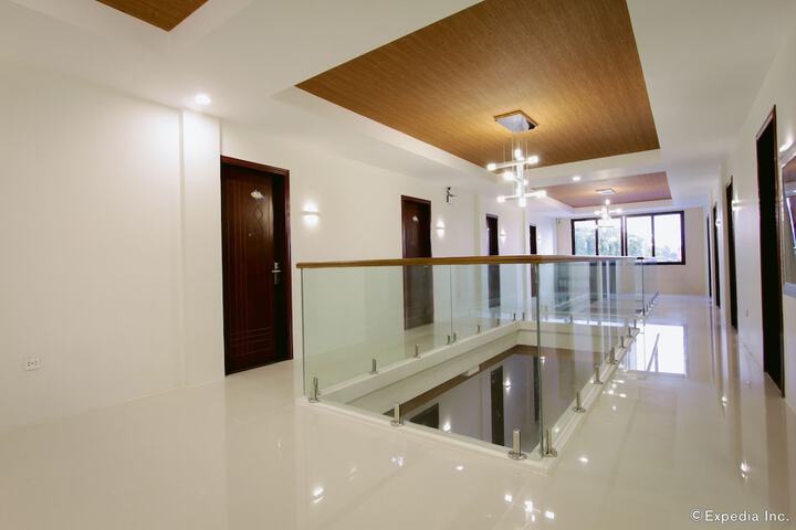 Ballroom/Hall 46 of 52