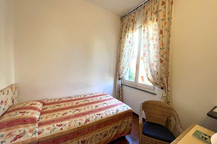 Room 13 of 27
