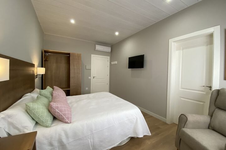 Room 2 of 50
