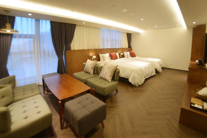 Room 17 of 24