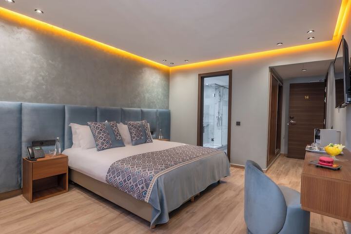 Room 9 of 14