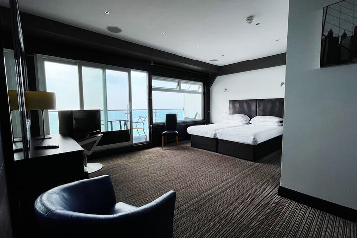 Room 52 of 118