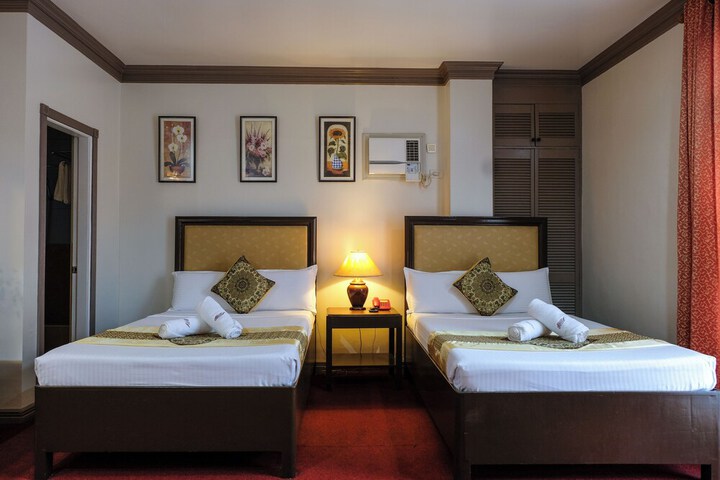 Room 7 of 8