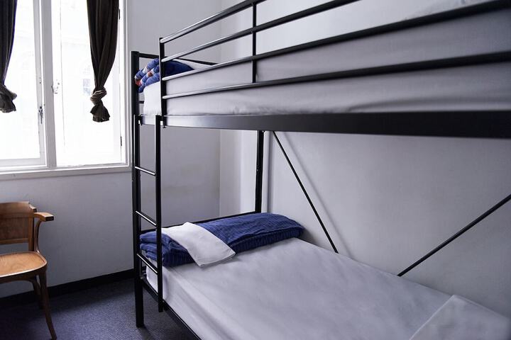 Room 10 of 42