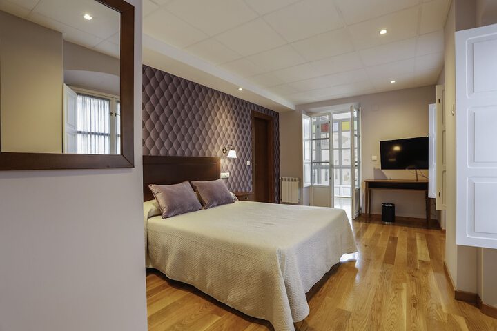 Room 27 of 73