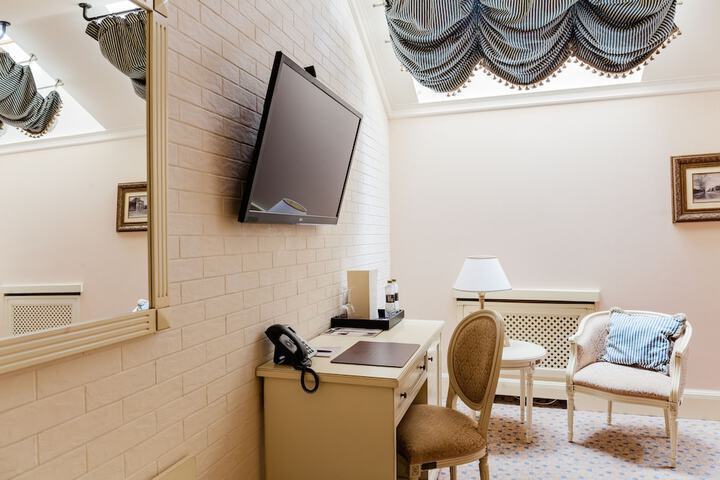 Room 6 of 85