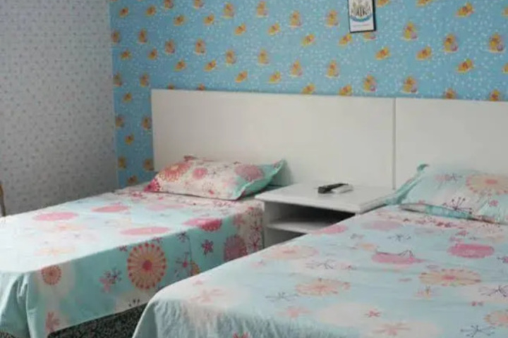 Room 3 of 28
