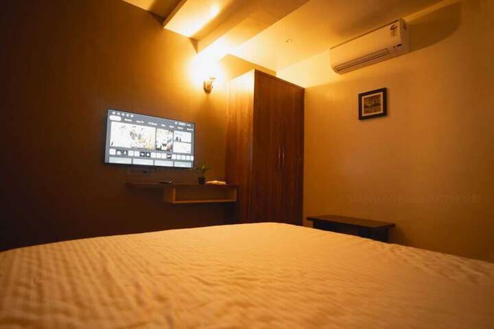 Room 10 of 29