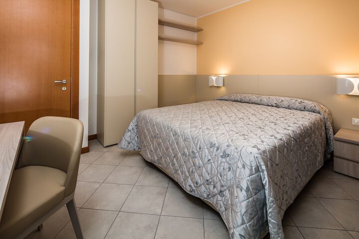 Room 14 of 32