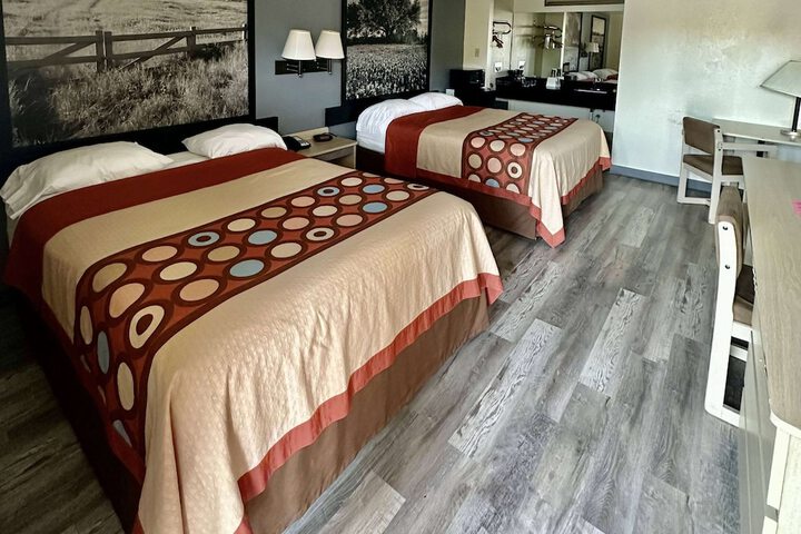 2 Queen Beds (2 of 16)