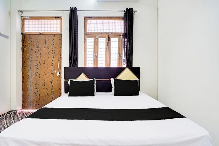 Room 13 of 26