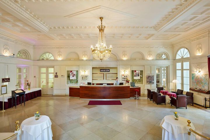 Entrance & Lobby