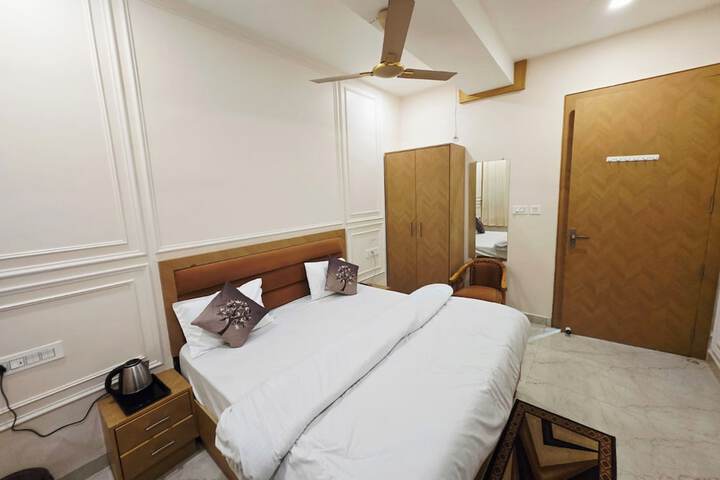 Room 7 of 25