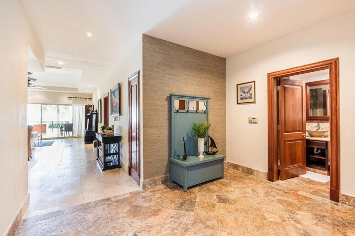 Classy Aquamarina Beachfront w Jacuzzi 6AB