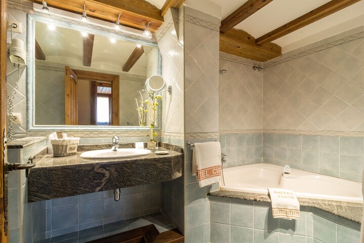 Jetted tub