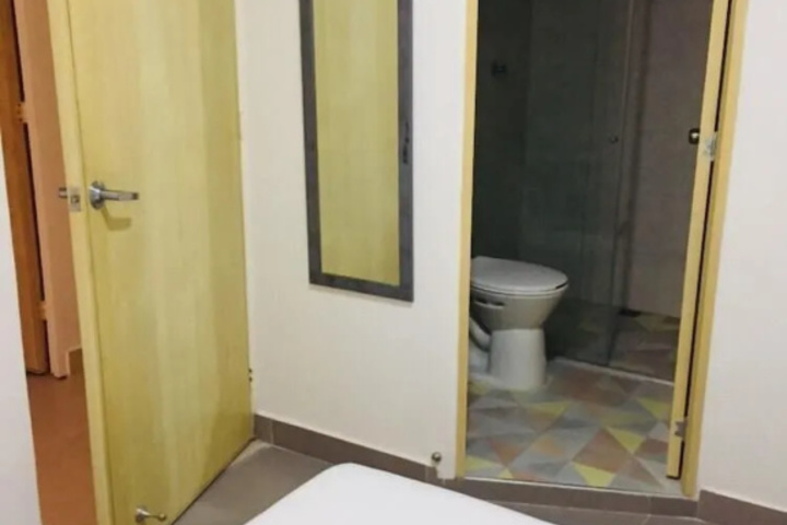Room 6 of 12