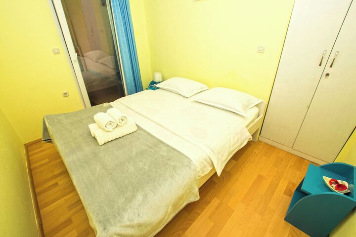Room 2 of 20